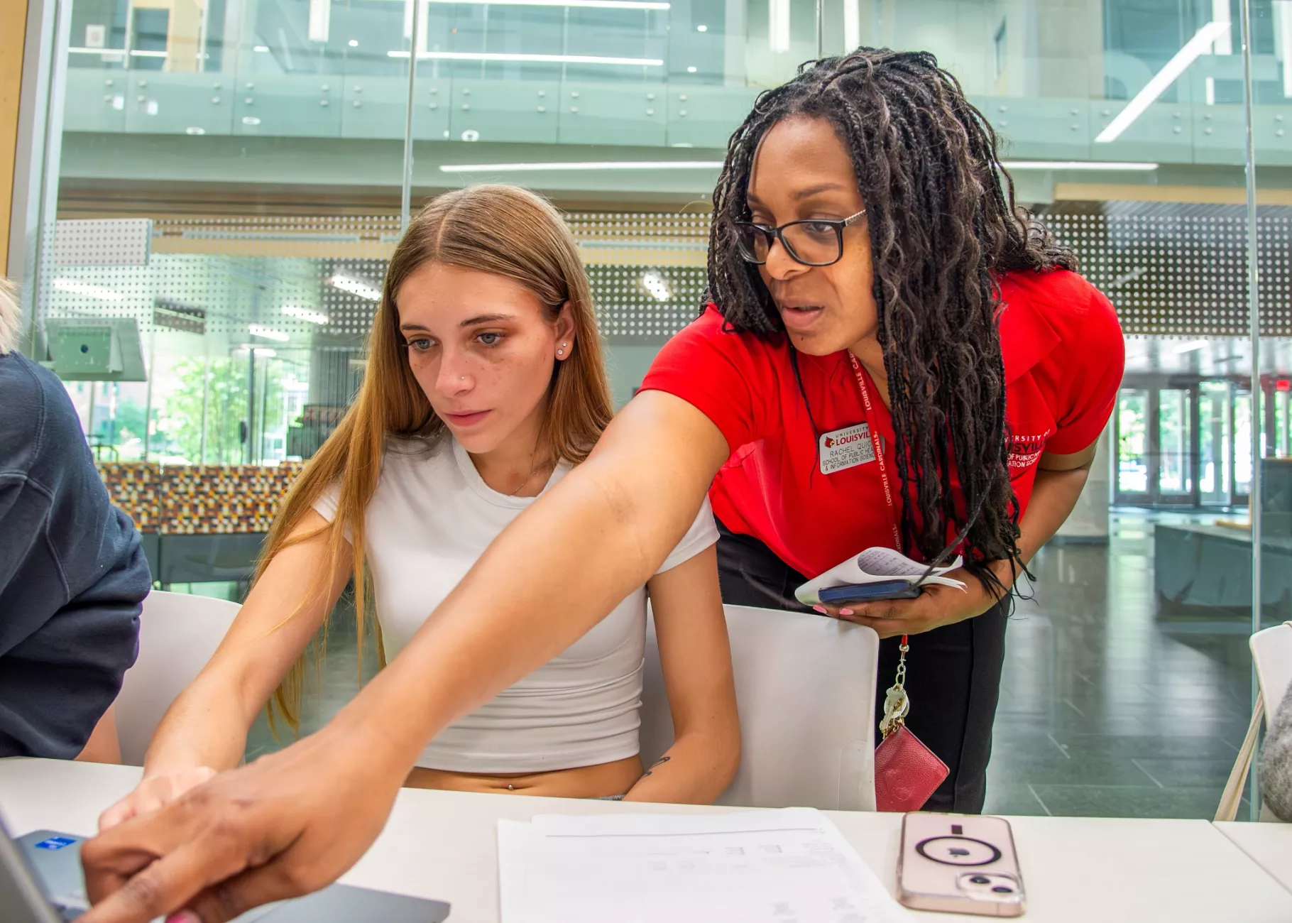 Advisors and student ambassadors meet with students during freshman orientation to discuss class options and help new…