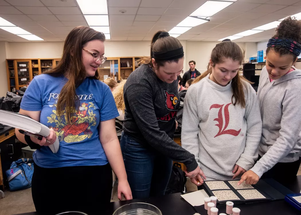 Students get hands on in Biology lab