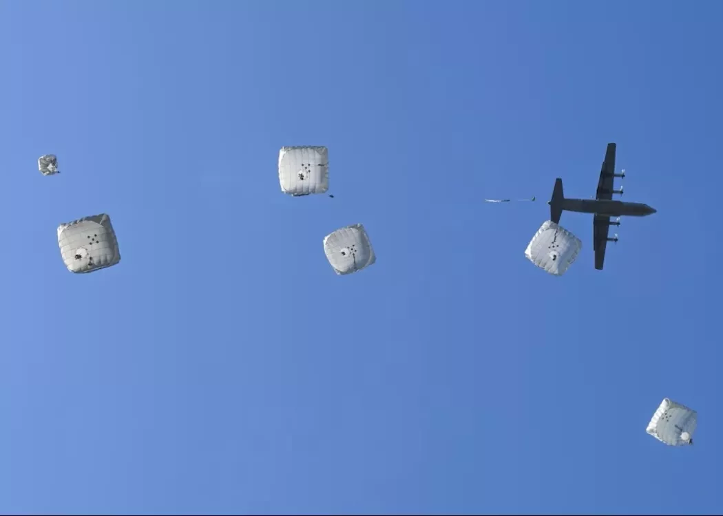 Soldiers conduct an airborne operation during a Family Day demonstration at Grafenwoehr Training Area, Germany, Aug. 11,…